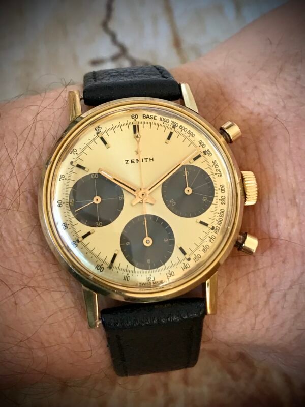 ZENITH TRICOMPAX CHRONOGRAPH, AÑO 1960 - TEMPPUS: Unidad muy difícil de ver y menos en este estado de colección, ya que en este color de esfera dorada con subesferas “panda” en oscuro se fabricaron escasísimas unidades. El día de su publicación en nuestra web, única unidad a la venta en el mundo.