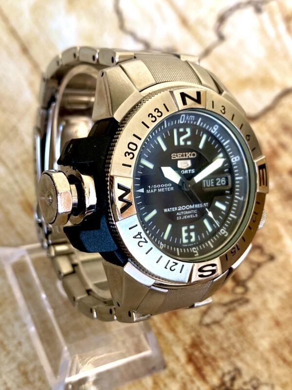 SEIKO 5 "ATLAS MAP METER" AUTOMÁTICO, AÑO 2007 - TEMPPUS: