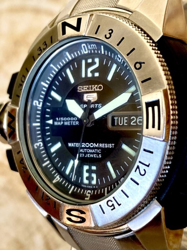 SEIKO 5 "ATLAS MAP METER" AUTOMÁTICO, AÑO 2007 - TEMPPUS: