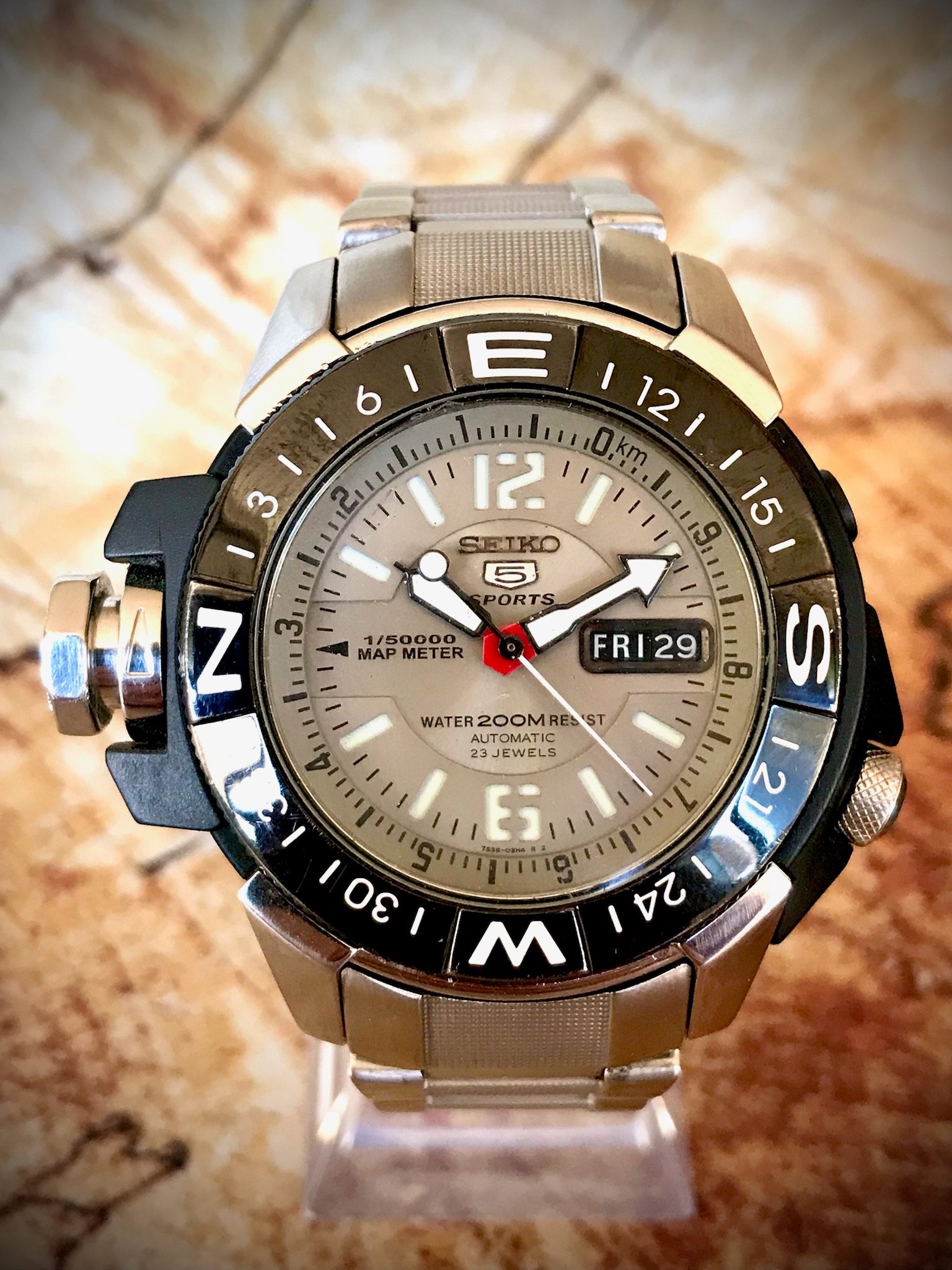 SEIKO 5 «ATLAS MAP METER» AUTOMÁTICO, AÑO 2009