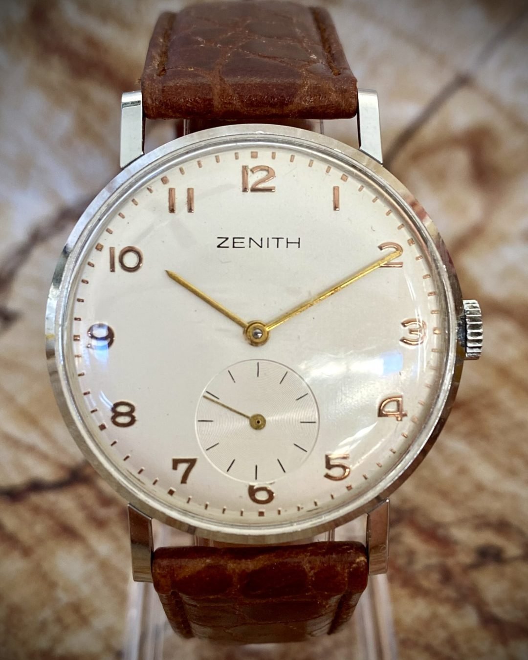 Reloj antiguo Zenith, Temppus, relojes antiguos, relojes vintage, relojes de colección, relojes clásicos, relojes mecánicos, relojería vintage, relojes de lujo, restauración de relojes, relojes automáticos, relojes de bolsillo, relojes antiguos restaurados, relojes antiguos de lujo, relojería artesanal, relojes de época, relojes suizos antiguos, relojes de pulsera vintage, relojes históricos, relojes de segunda mano, relojes raros.