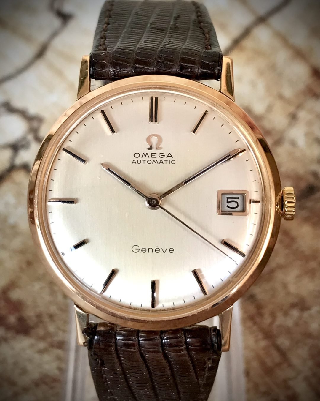 OMEGA GENEVE ORO 18 KILATES, AUTOMÁTICO CAL. 565 - TEMPPUS: