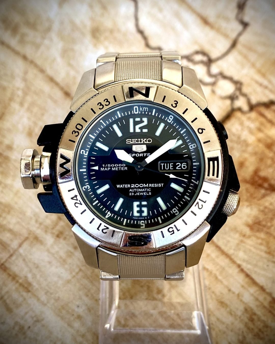 SEIKO 5 "ATLAS MAP METER" AUTOMÁTICO, AÑO 2007 - TEMPPUS: